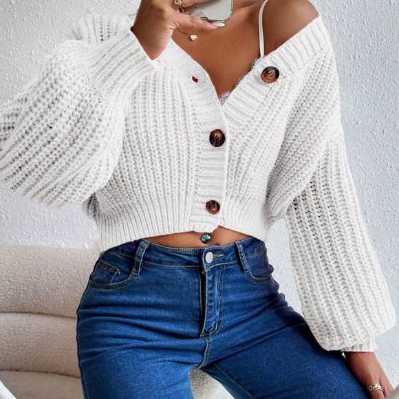 Cozy Cable knit Button Oversized Cropped Cardigan - Picture 2 of 5